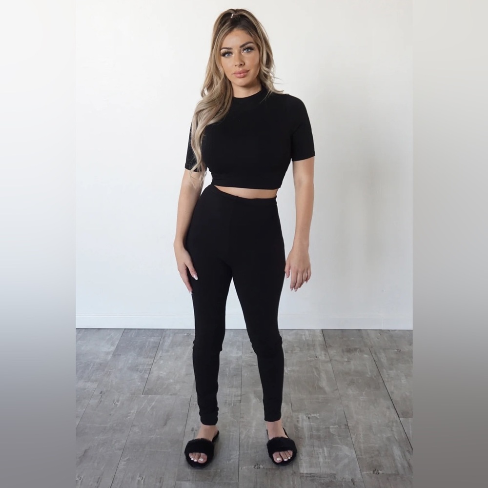 NEW Women’s Leggings Set